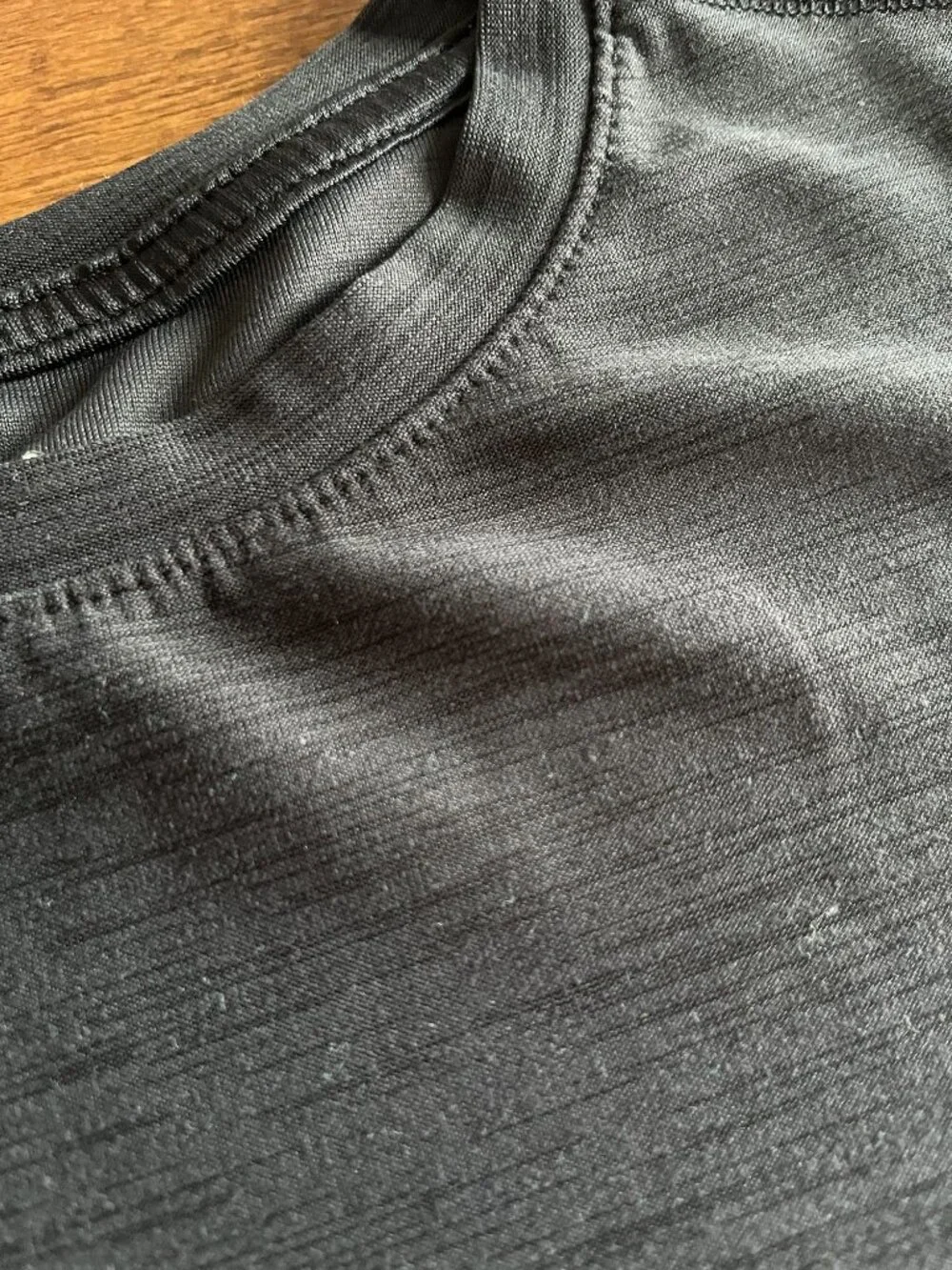 Old Navy charcoal activewear tee S 6-7